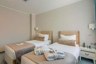 Отель New Era Hotel Бухарест Двухместный номер Делюкс с 2 отдельными кроватями-2