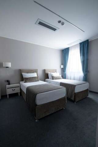 Отель New Era Hotel Бухарест Двухместный номер Делюкс с 2 отдельными кроватями-9